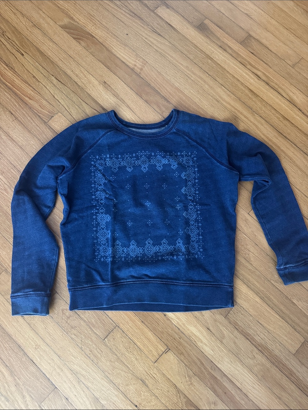 Levi’s Women’s Pullover Sweatshirt, Size Medium 💙